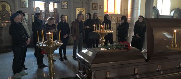 Бакинцы проводили дядю Юру в последний путь апплодисментами Бакинцы проводили дядю Юру в последний путь апплодисментами - Sputnik Азербайджан