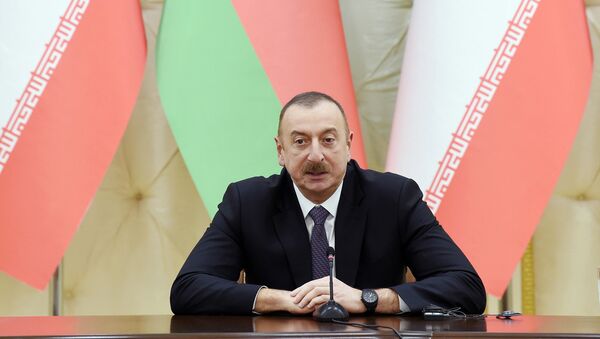 Президент Ильхам Алиев в ходе выступления глав Азербайджана и Ирана с заявлениями для печати - Sputnik Azərbaycan