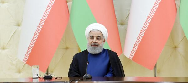 Президент Хасан Роухани в ходе выступления глав Азербайджана и Ирана с заявлениями для печати Президент Хасан Роухани в ходе выступления глав Азербайджана и Ирана с заявлениями для печати - Sputnik Азербайджан