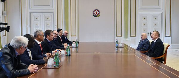 Делегация во главе с президентом Международного союза архитекторов Томасом Вониером на встрече с президентом Азербайджана Ильхамом Алиевым - Sputnik Азербайджан
