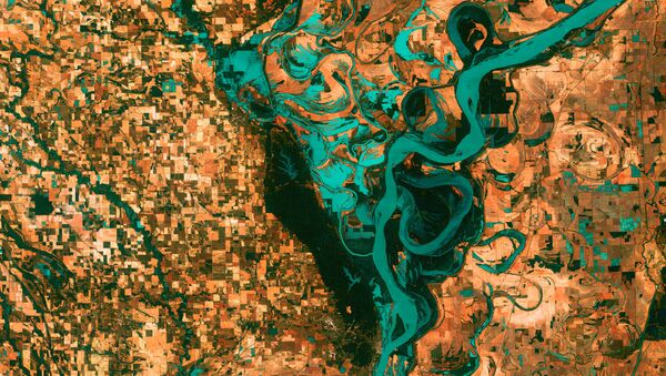 Вид на изгибы реки Миссисипи в Северной Америке из космоса - Sputnik Азербайджан