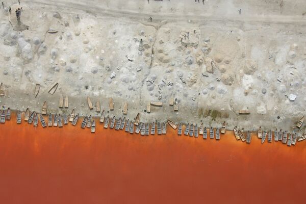 Вид сверху на Розовое озеро в Сенегале - Sputnik Азербайджан