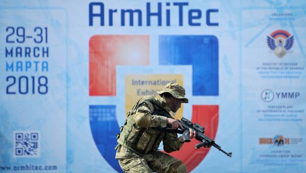 Международная выставка вооружения и оборонных технологий ArmHiTec-2018 в Ереване - Sputnik Азербайджан