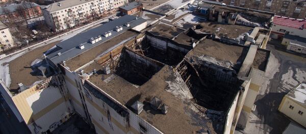 Сгоревшие кинозалы в торгово-развлекательном центре «Зимняя вишня» в Кемерово - Sputnik Азербайджан