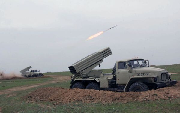 В ходе учений ракетных и артиллерийских подразделений проведен этап с боевой стрельбой - Sputnik Азербайджан