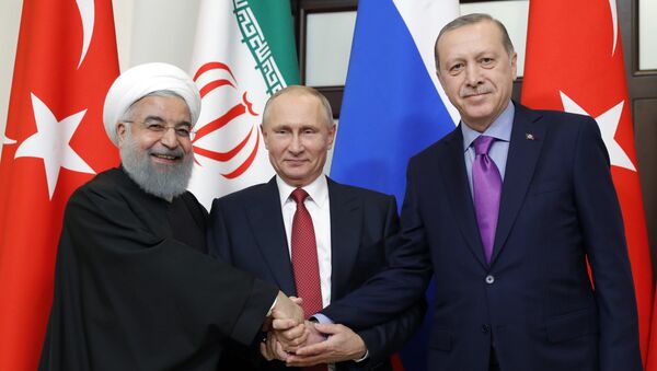 Türkiyə prezidenti Rəcəb Tayyib Ərdoğan, Rusiya prezidenti Vladimir Putin və İran prezidenti Həsən Ruhani - Sputnik Azərbaycan