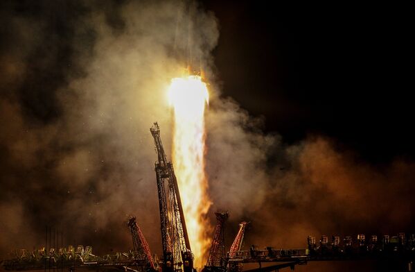 Запуск ракеты-носителя Союз-ФГ с кораблем Союз МС-08 на космодроме Байконур - Sputnik Азербайджан