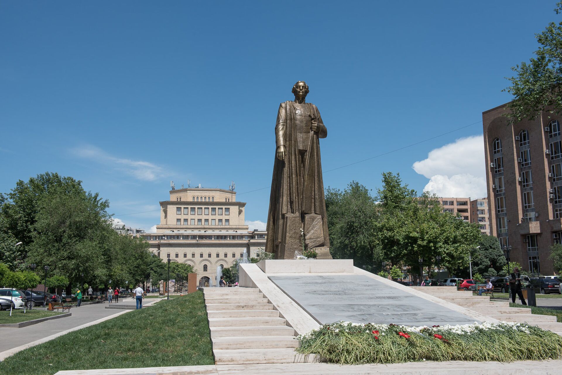 Памятник Гарегину Нжде - Sputnik Азербайджан, 1920, 08.01.2024