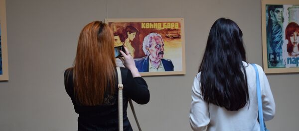 В Музейном центре открылась выставка киноплакатов В Музейном центре открылась выставка киноплакатов - Sputnik Азербайджан