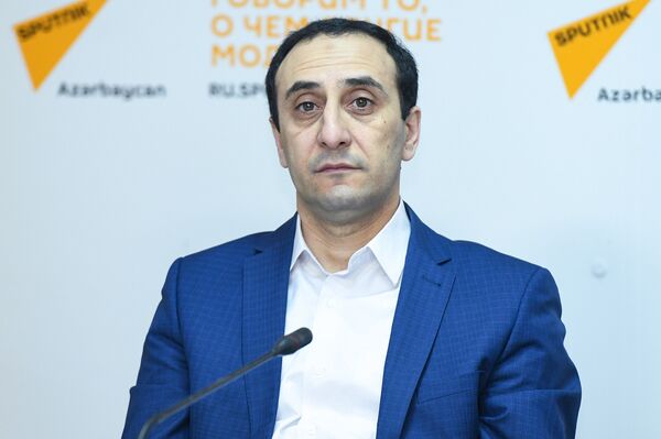 Директор Центра истории Кавказа, азербайджанский историк Ризван Гусейнов Директор Центра истории Кавказа, азербайджанский историк Ризван Гусейнов - Sputnik Азербайджан