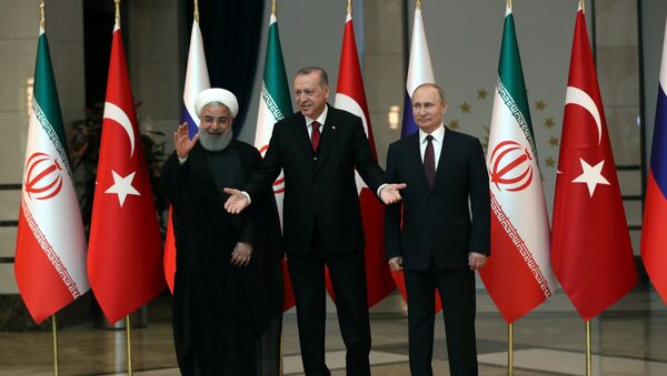 Türkiyə prezidenti Rəcəb Tayyib Ərdoğan, Rusiya prezidenti Vladimir Putin və İran prezidenti Həsən Ruhani - Sputnik Azərbaycan