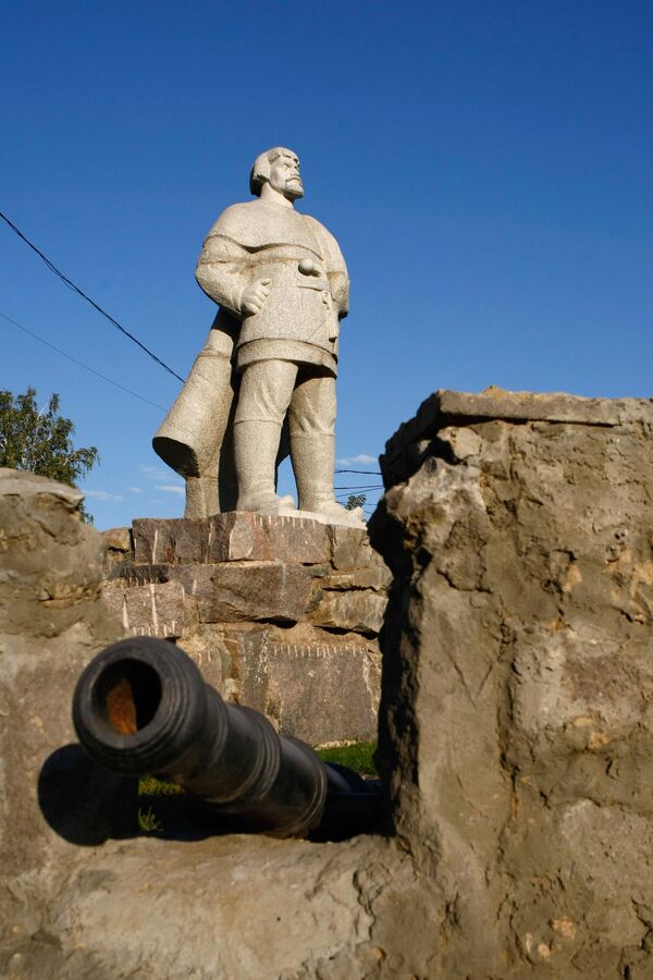 Памятник Емельяну Пугачеву в Саранске - Sputnik Азербайджан