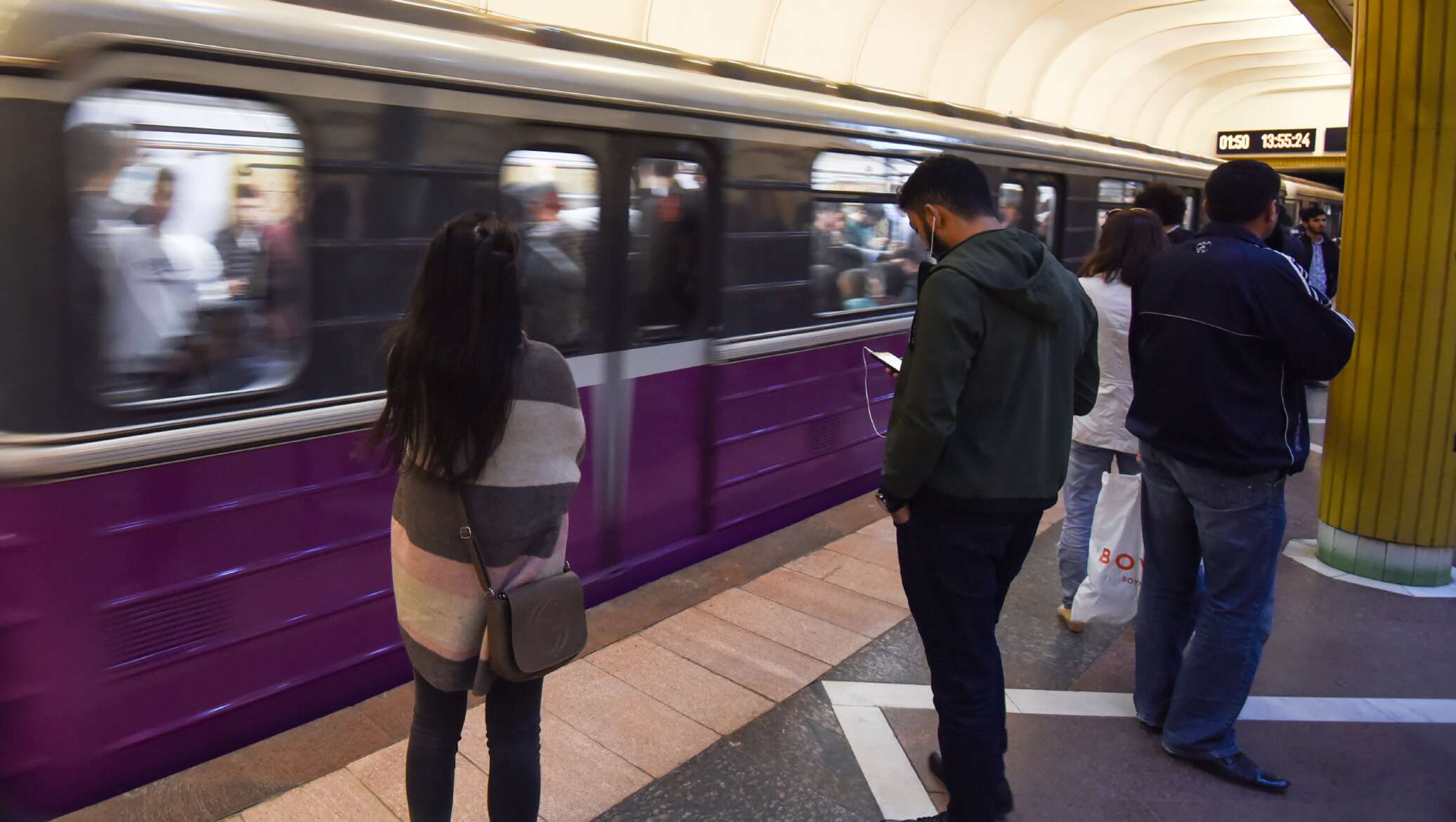 Попы девушек в метро. Трагедия в Бакинском метро. Станция метро Баку Ичеришехер.