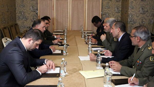 Азербайджан и Иран обсудили вопросы военного сотрудничества - Sputnik Азербайджан
