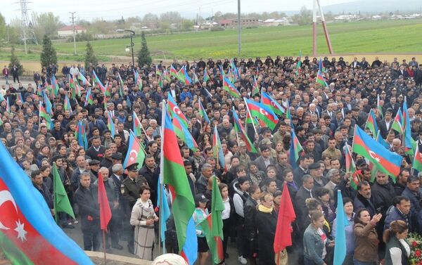 Триумфальное шествие в Горадизе по случаю второй годовщины победы в апрельских боях 2016 года - Sputnik Азербайджан