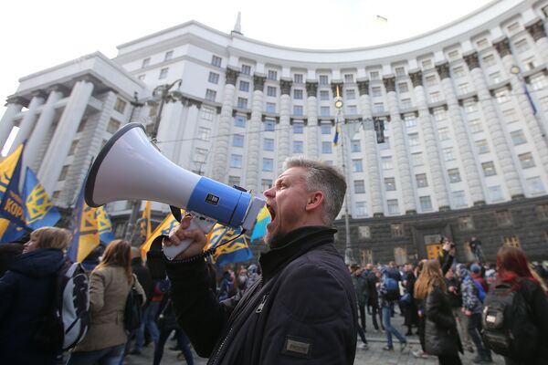 Участники акции протеста  в Киеве против олигархов - Sputnik Азербайджан