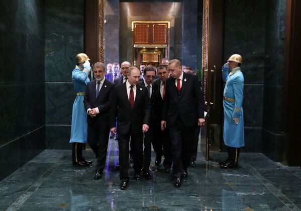 Президент РФ Владимир Путин и президент Турецкой Республики Реджеп Тайип Эрдоган во время встречи в президентском дворце в Анкаре - Sputnik Азербайджан