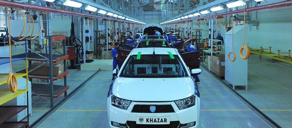 Сборка легковых автомобилей Khazar - Sputnik Азербайджан