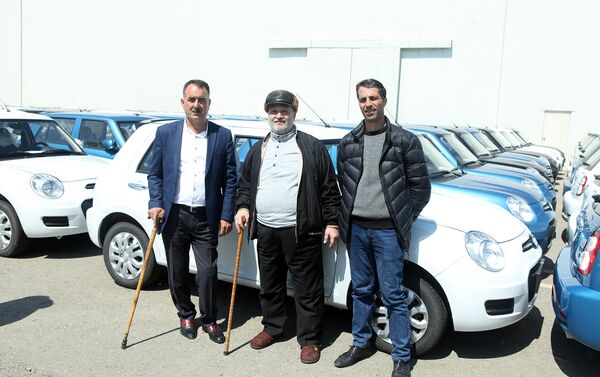 Минтруда подарило свыше сотни новых авто инвалидам Карабахской войны и событий 20 января - Sputnik Азербайджан