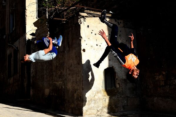 Syrian Teenagers Practice Parkour in Aleppo - Sputnik Азербайджан