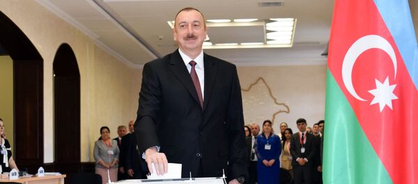 Президент Ильхам Алиев голосует на избирательном участке в Баку, фото из архива - Sputnik Азербайджан