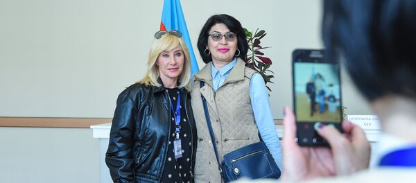 Заместитель председателя Комитета Госдумы по вопросам женщин, семьи и детей Оксана Пушкина на одном из избирательных участков Баку Заместитель председателя Комитета Госдумы по вопросам женщин, семьи и детей Оксана Пушкина на одном из избирательных участков Баку - Sputnik Азербайджан