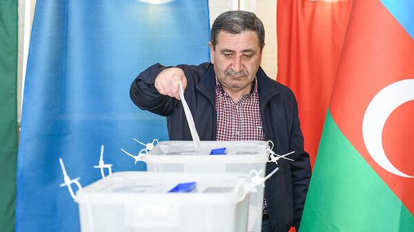 Голосование на выборах в Азербайджане, фото из архива - Sputnik Азербайджан