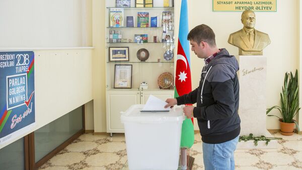 Голосование на выборах президента АР в посольстве Азербайджанской Республики в Кишиневе - Sputnik Азербайджан