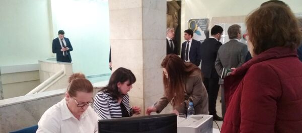 Голосование на выборах президента АР в посольстве Азербайджанской Республики в Москве - Sputnik Азербайджан