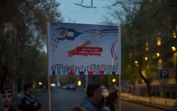 Акция протеста у здания РПА (11 апреля 2018). Ереван - Sputnik Азербайджан