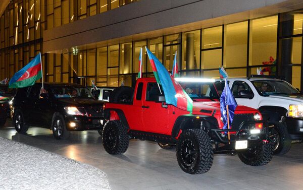 Автопробег в Баку в честь победителя на президентских выборах 11 апреля 2018 года - Sputnik Азербайджан