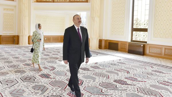 Президент Ильхам Алиев принимает участие в открытии нового здания мечети Гаджи Джавада, архивное фото - Sputnik Азербайджан