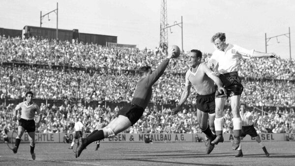 Чемпионат мира по футболу 1954 года. Матч между сборными Англии и Уругвая - Sputnik Азербайджан