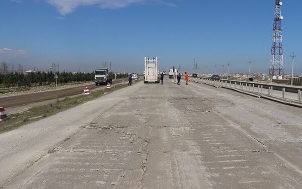 Ширина земляного полотна автодороги протяженностью 97 километров составит 27,5 метров - Sputnik Азербайджан