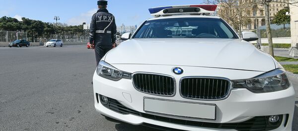 Сотрудник дорожно-патрульной службы в Баку Сотрудник дорожно-патрульной службы в Баку - Sputnik Азербайджан