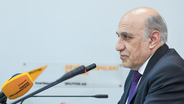Fikrət Sadıxov – Qərbi Kaspi Universitetinin professoru - Sputnik Azərbaycan