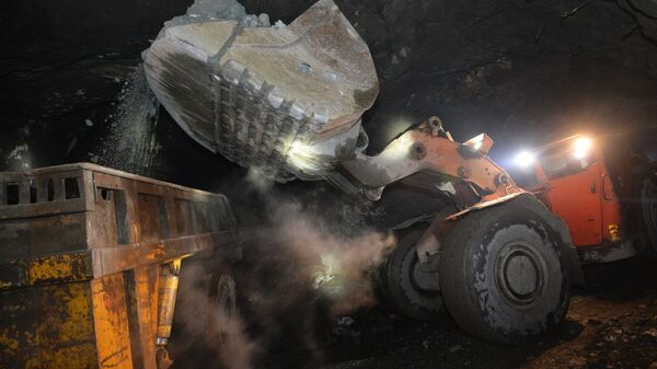 Процесс добычи руды, архивное фото - Sputnik Азербайджан