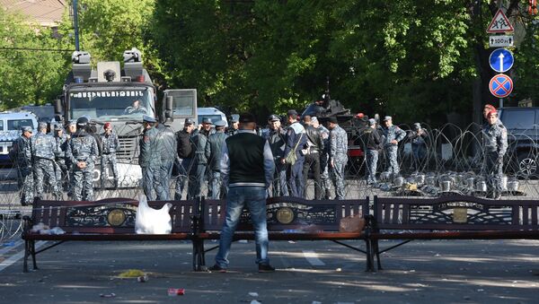 Полицейские на площади Франции (17 апреля 2018). Ереван - Sputnik Азербайджан