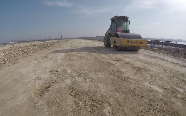Строительство новой дороги, соединяющей проспект Зии Буньядова с автодорогой Хырдалан-Бинагади-Балаханы - Sputnik Азербайджан