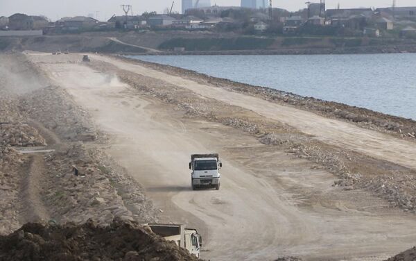 Строительство новой дороги, соединяющей проспект Зии Буньядова с автодорогой Хырдалан-Бинагади-Балаханы - Sputnik Азербайджан