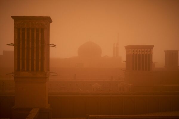 Город Йезд во время песчаной бури, Иран - Sputnik Азербайджан