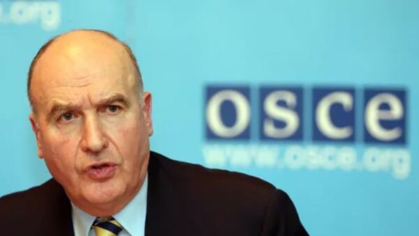 Бывший сопредседатель Минской группы ОБСЕ от Франции по урегулированию нагорно-карабахского конфликта Бернар Фасье - Sputnik Азербайджан