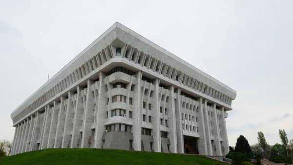 Здание Жогорку Кенеш (парламанта) Киргизской Республики в Бишкеке - Sputnik Azərbaycan