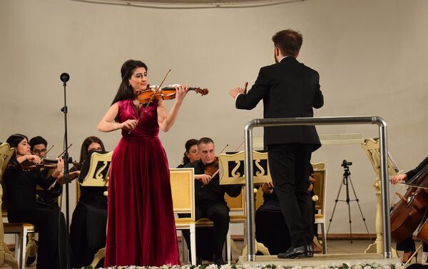 На сцене Азербайджанской государственной академической филармонии прошел концерт молодых музыкантов - Sputnik Азербайджан