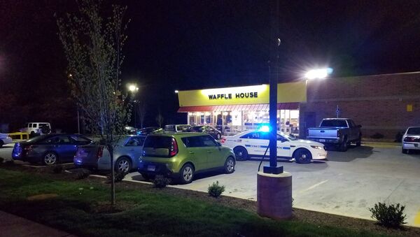 3 persons fatally shot & 4 others wounded at the Waffle House, 3571 Murfreesboro Pike - Sputnik Azərbaycan