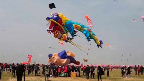 Фестиваль воздушных змеев в Китае - Sputnik Azərbaycan