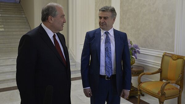 Премьер-министр Карен Карапетян представил Президенту Армену Саркисяну заявление об отставке правительства - Sputnik Азербайджан