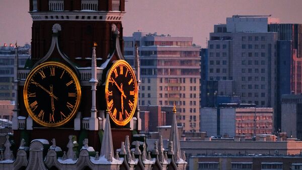 Часы на Спасской башне Московского Кремля - Sputnik Азербайджан
