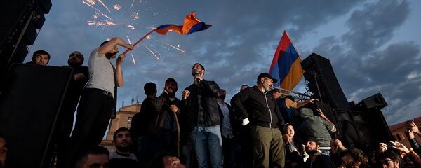 Митинг протестного движения Мой шаг на площади Республики (23 апреля 2018). Ереван Митинг протестного движения Мой шаг на площади Республики (23 апреля 2018). Ереван - Sputnik Азербайджан