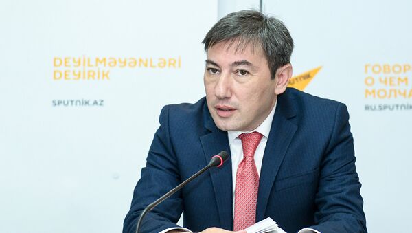 Модератор пресс-конференции, политолог Ильгар Велизаде - Sputnik Азербайджан